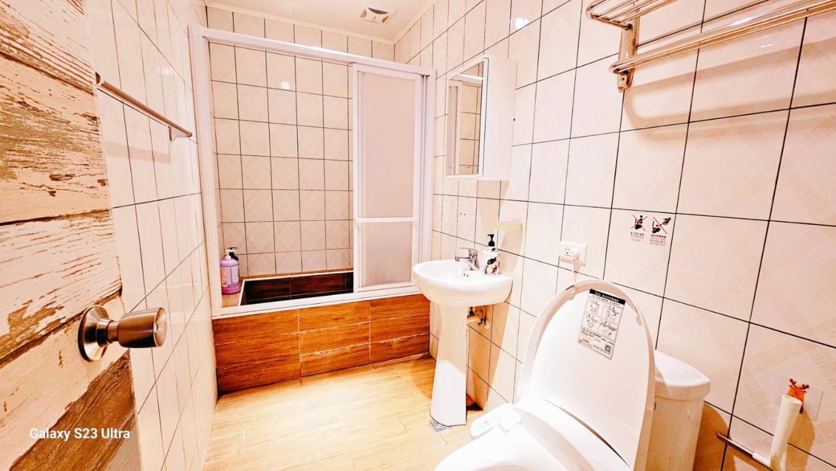 Luzhu 羅里濱海輕旅 Rory Hostel מראה חיצוני תמונה